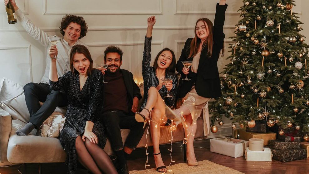 From Ordinary to Extraordinary: Creative Ideas for a Casual Friendsmas Party